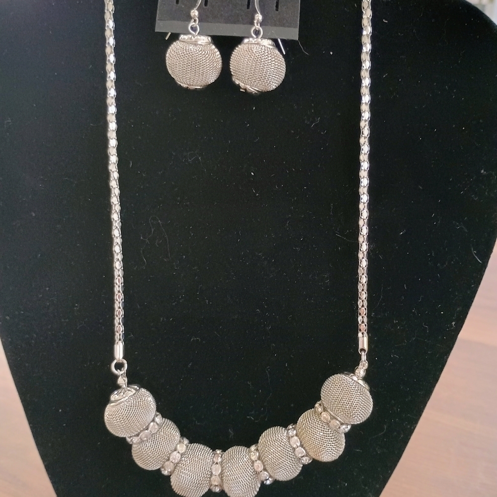 Elegant Silver Necklace and Earring Set
